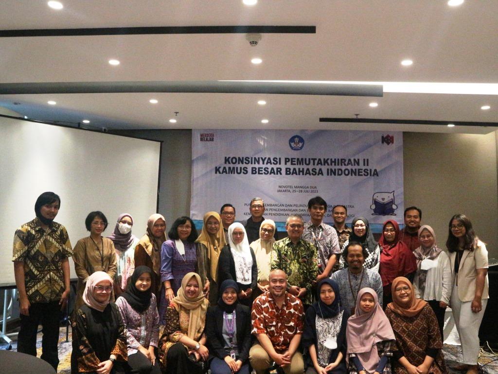 Badan Bahasa Menyelenggarakan Konsinyasi Pemutakhiran II Kamus Besar Bahasa Indonesia untuk Mengoreksi Definisi dan Menambah Jumlah Entri
