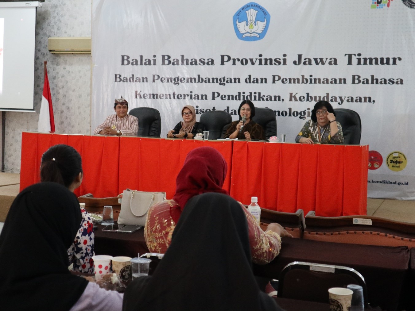 Balai Bahasa Provinsi Jawa Timur Latih Pewara Bahasa Jawa