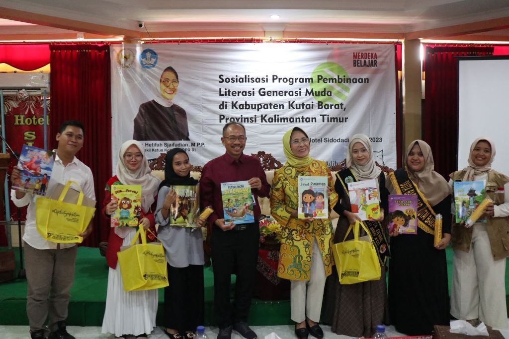 Sosialisasi Program Pembinaan Literasi pada Generasi Muda di Kabupaten Kutai Barat