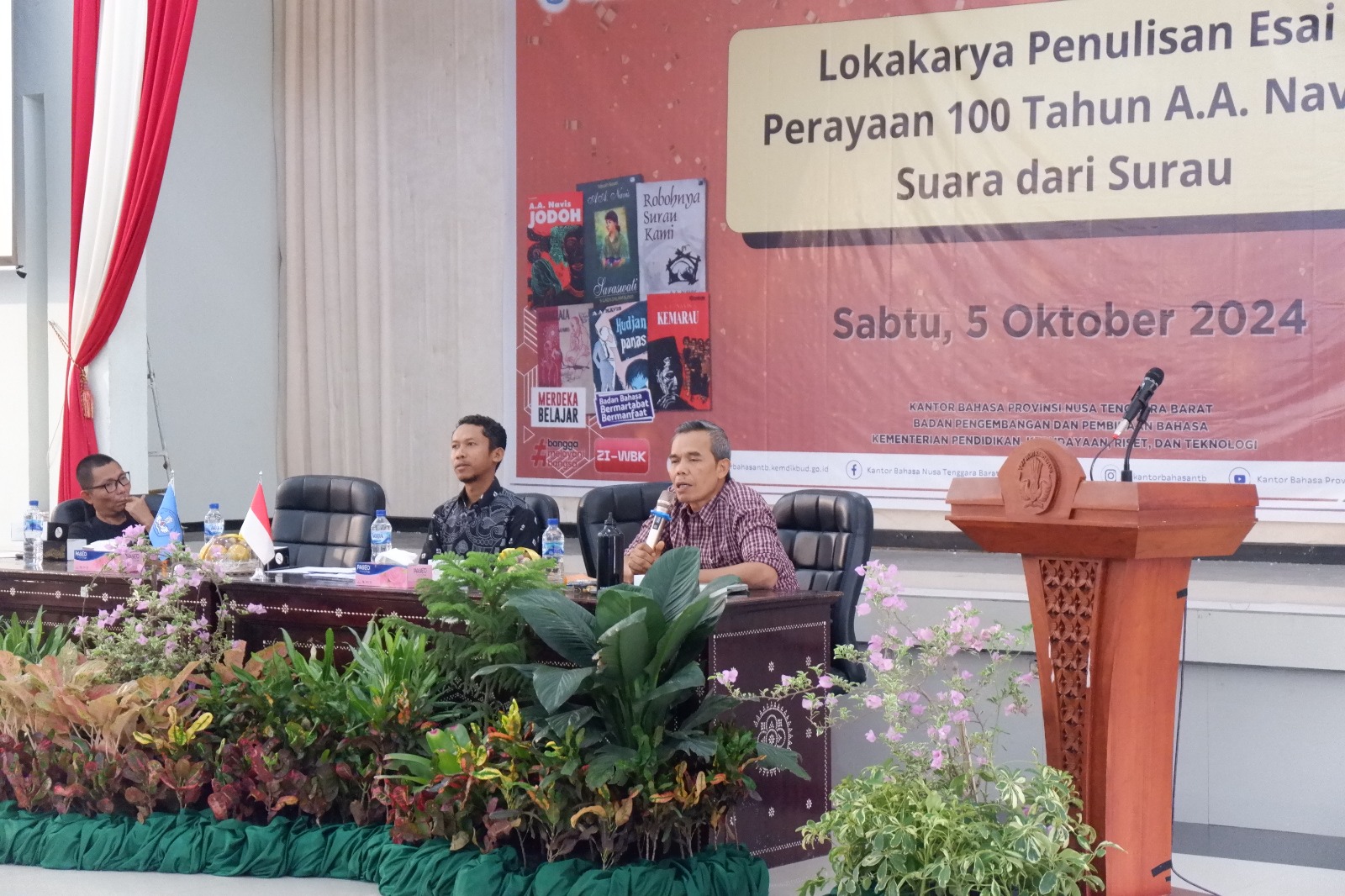 Lokakarya Penulisan Esai dan Pameran Karya A.A. Navis di Mataram