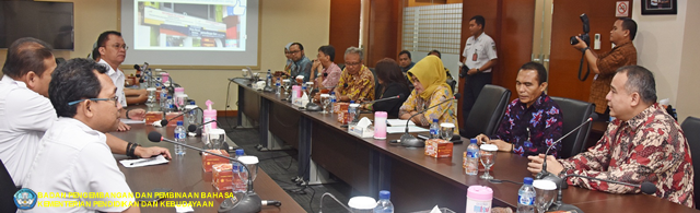 Badan Bahasa Gandeng KAI untuk Mengutamakan Bahasa Indonesia di Ruang Publik