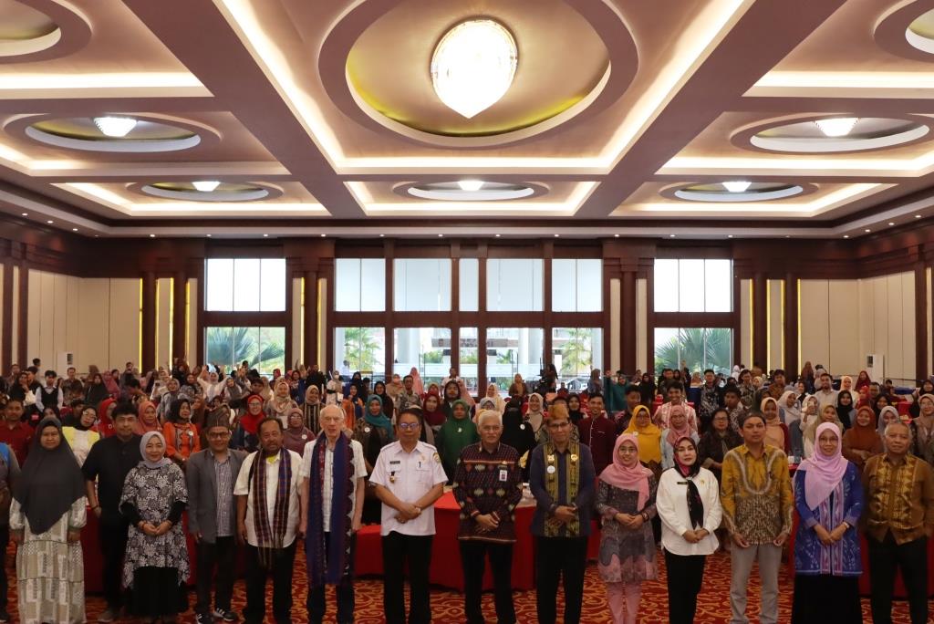 Kongres Internasional IV Bahasa-Bahasa Daerah Sulawesi Tenggara: Tapalagi Bahasa dan Sastra, Sultra Mokora