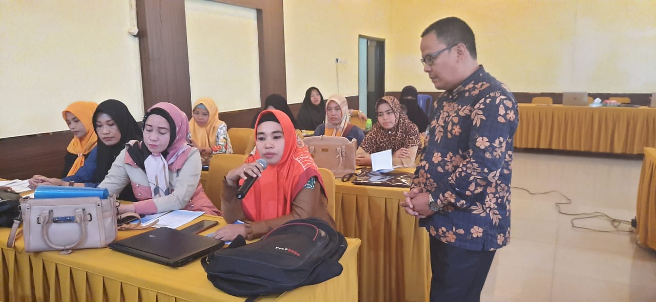 Penyuluhan Kemahiran Berbahasa Indonesia bagi Profesional di Kabupaten Konawe
