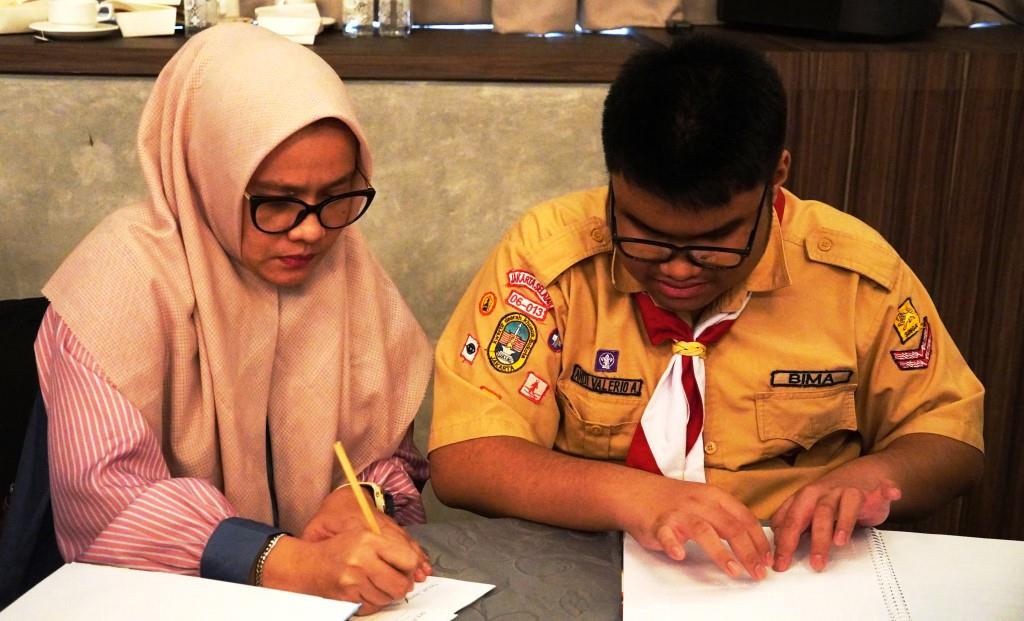 Partisipasi Teman Netra dalam Uji Keterbacaan Buku Braille