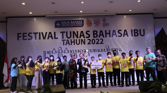 Kota Semarang sebagai Juara Umum Festival Tunas Bahasa Ibu Provinsi Jawa Tengah 2022