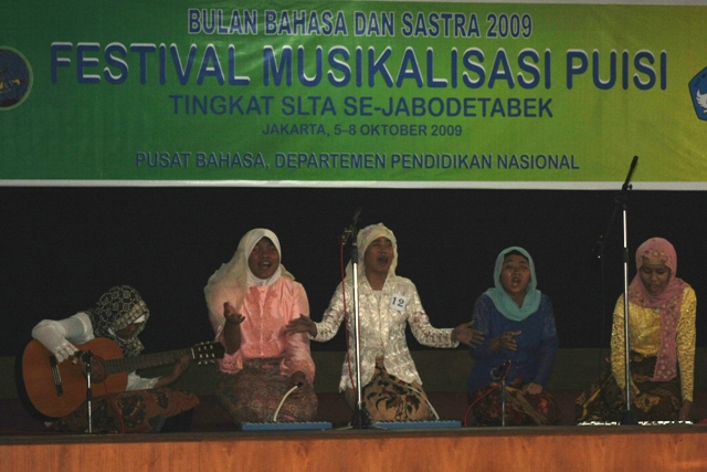 Madrasah Aliyah Pembangunan Uin Jakarta Menjuarai Festival Musikalisasi Puisi Tingkat Slta Se-jabodetabek