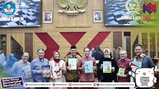 Komisi X DPR RI Terima Buku Bacaan Bermutu dari Mendikbudristek