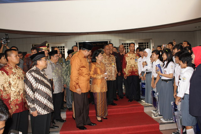 Presiden Hadiri Puncak Peringatan Hardiknas 2009 Di Bandung