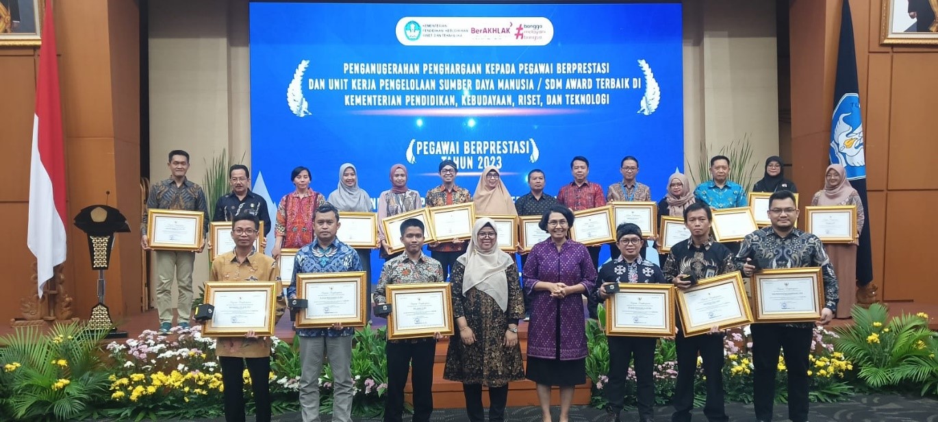 Ganjar Harimansyah Raih Penghargaan  Pegawai Berprestasi Kemendikbudristek Tahun 2023