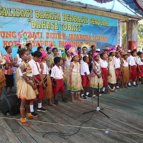 Revitalisasi Bahasa Tobati Berbasis Sekolah sebagai Pengenalan Bahasa Daerah di Kota Jayapura, Provinsi Papua